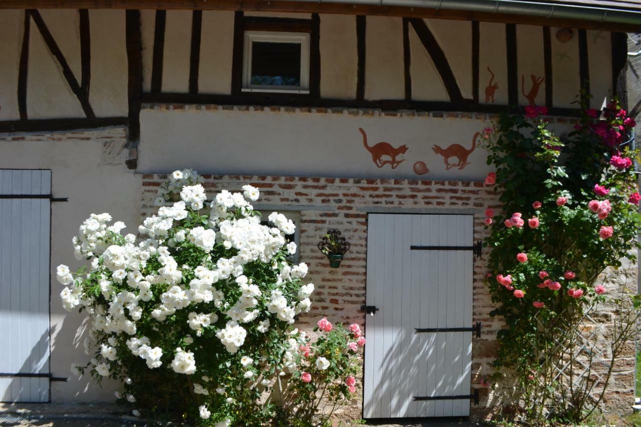 La Licorne Bed & Breakfast Lamarche-Sur-Saone Exterior photo